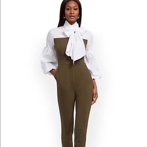 ✨New York and company Olive jumper ✨💚